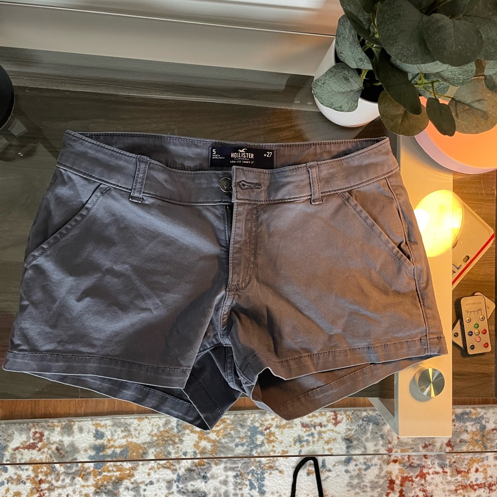 Small Hollister cargo shorts!!